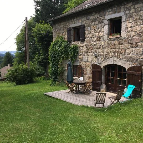 GITE LES MYOSOTIS, hotel i Le Chambon-sur-Lignon