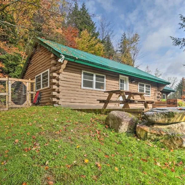 Cambridge Cabin Less Than 2 Mi to Smugglers Notch!、ジェファーソンヴィルのホテル