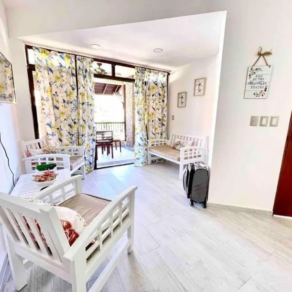 Las Terrenas beachfront 2 bedrooms condo with pool, hotel v destinaci Las Terrenas