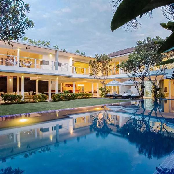 CassaMia Bali - Spacious Luxury 5 Bedroom Villa, hotel in Jimbaran