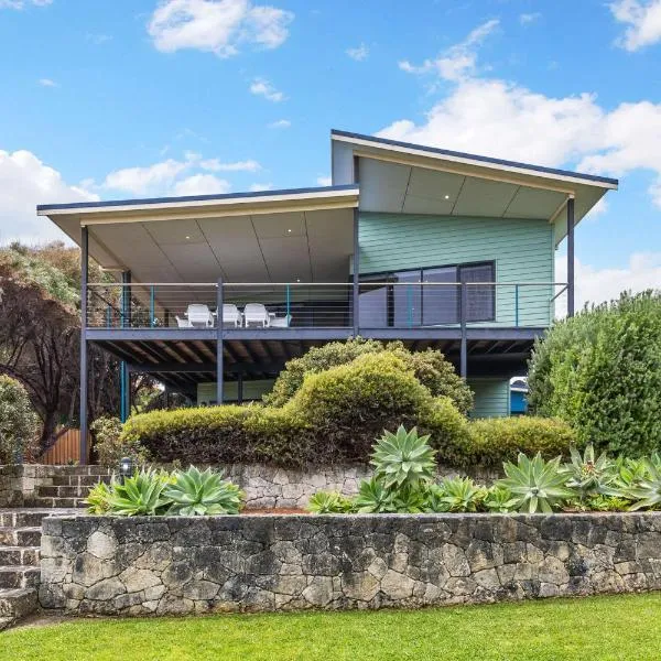 Beachside at Margaret River - Spacious Family Beach House in Exclusive Prevelly Location, hotel in Prevelly