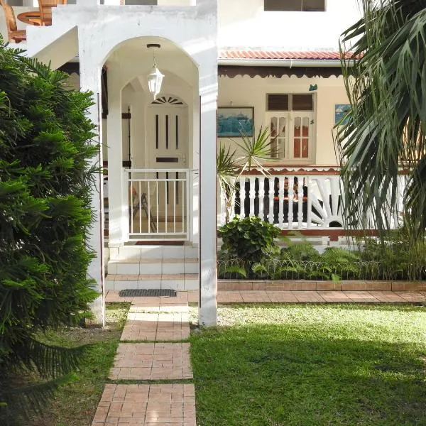 Villa Nanou , villa de plein pied avec joli jardin, hotel v destinaci Bouillante