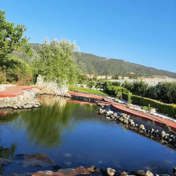 Joli Chalet dans une ferme Pour familles exclusivement près ifrane, hotel a Aïn Leuh