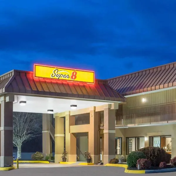 Super 8 by Wyndham Knoxville North/Powell, hotel in Knoxville