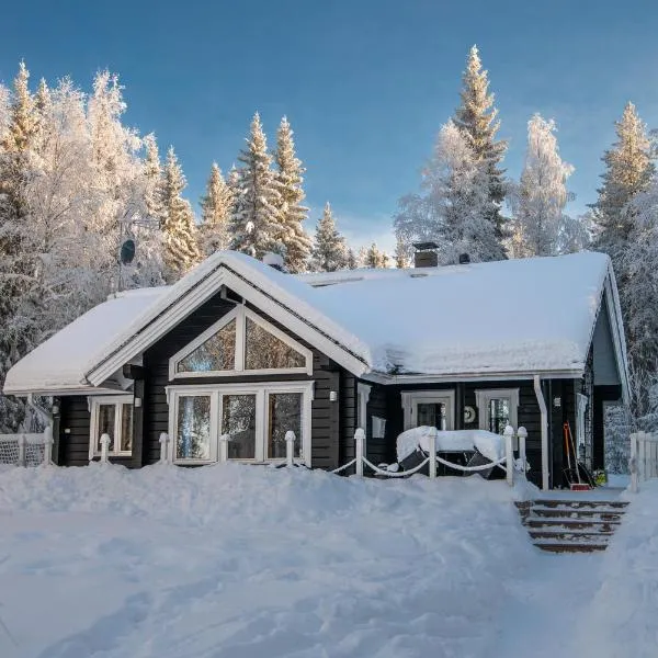 Lähderinne - 2 bedroom log cabin, private beach, wifi & sauna, hotel in Puolanka