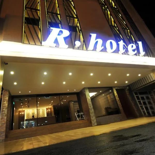The Riverside Hotel Hengchun, hotel in Nan-shih-pu