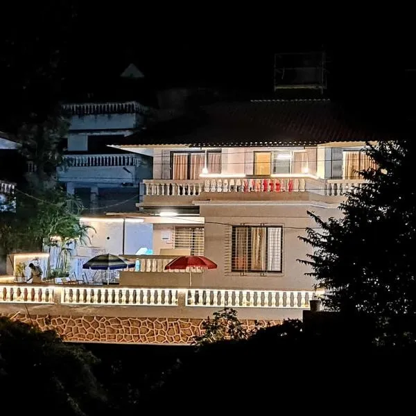 Fogg Villa - Valley View / Swimming pool / AC, hotel v destinaci Mahábalešvár