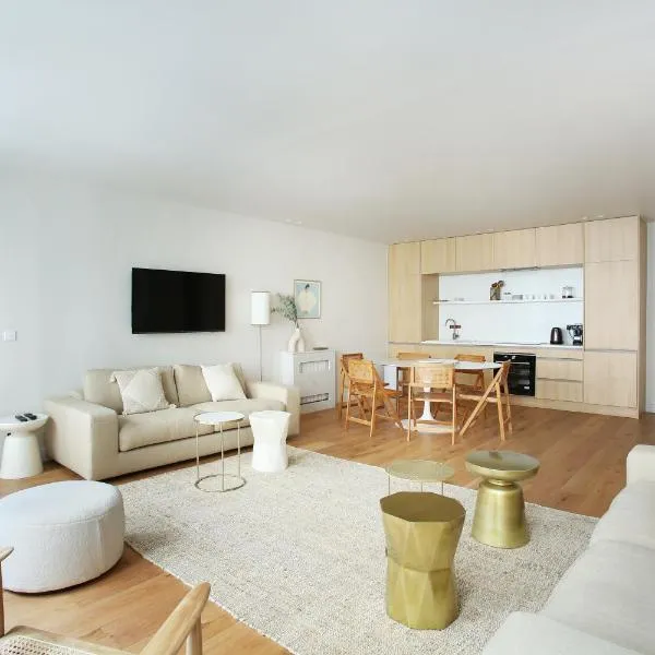 Residence in the center of Paris by Studio prestige