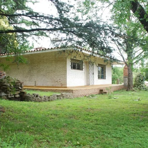 Bosquecito Del Rio, hotel v destinácii Agua de Oro