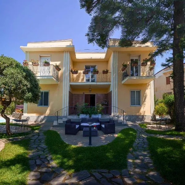 Il Giardino degli Allori, hotel v destinaci Campo Calabro