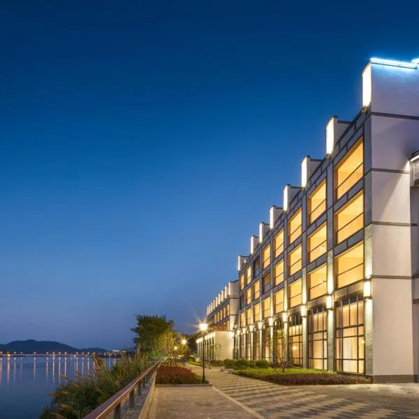 voco Thousand Island Lake, an IHG Hotel, hotel in Qianwu