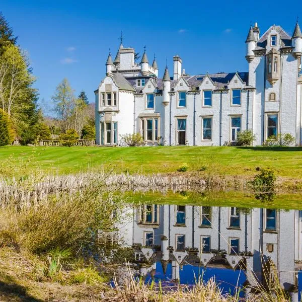 Dalnaglar Castle Estate, hotel in Glenshee