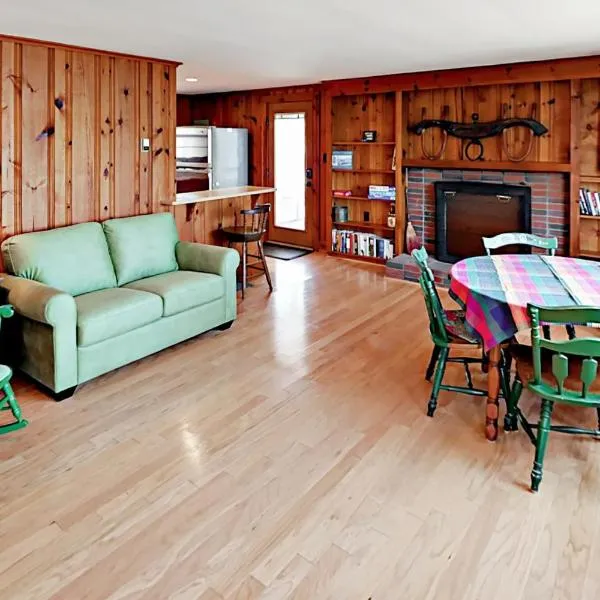 Pickerel Cove Cottage, hotel in Mashpee