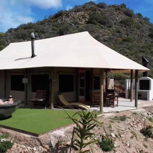 Grysbokkloof Private Nature reserve luxury Glamping 6km from Montagu, hotel v destinaci Montagu