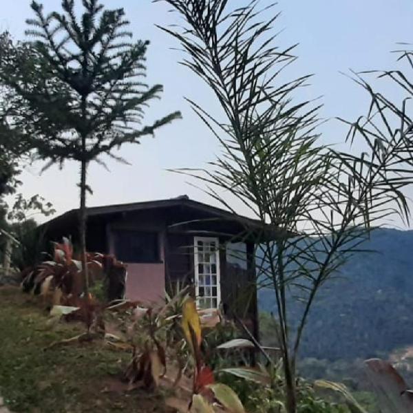 Chalé Pakere Bellavista - visão magnífica do vale e montanhas a mais de mil metros de altitude, wi-fi, sauna, piscina e água de nascente - locação do chalé sem prestação de serviços