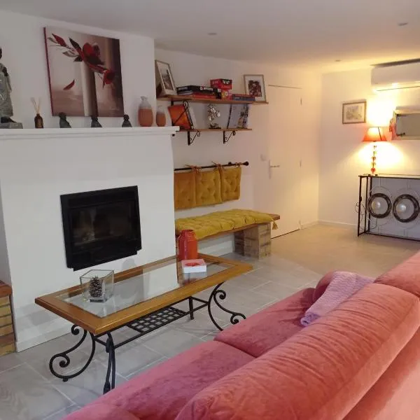 GITE AU PIED DES VIGNES, hotel en Montigny