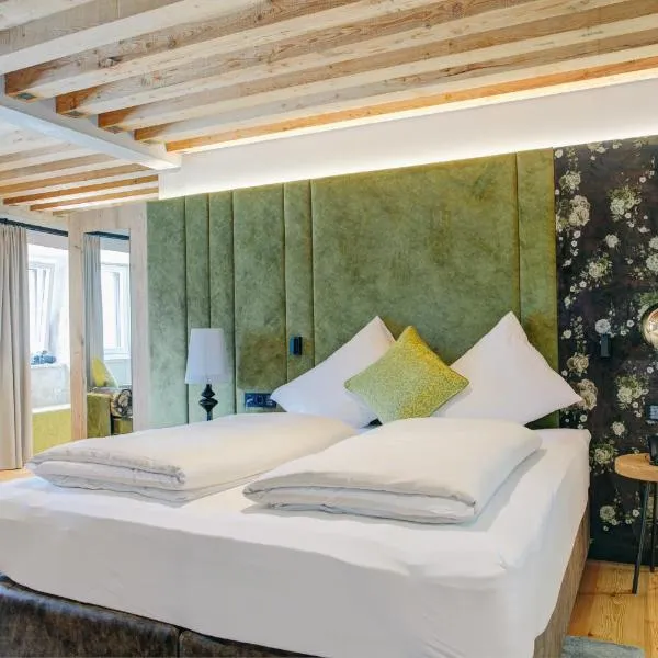 Boutique Hotel im Auracher Löchl, hotel v destinaci Kufstein