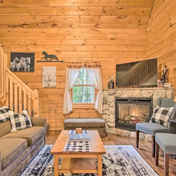 Rustic Rothbury Cabin with Resort Amenity Access!, hotel in Hart