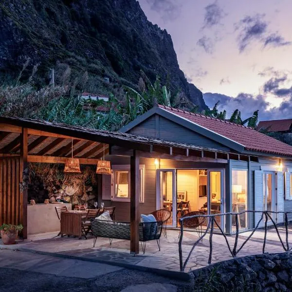 Casa da Rocha de Baixo by An Island Apart, hotel in Santana