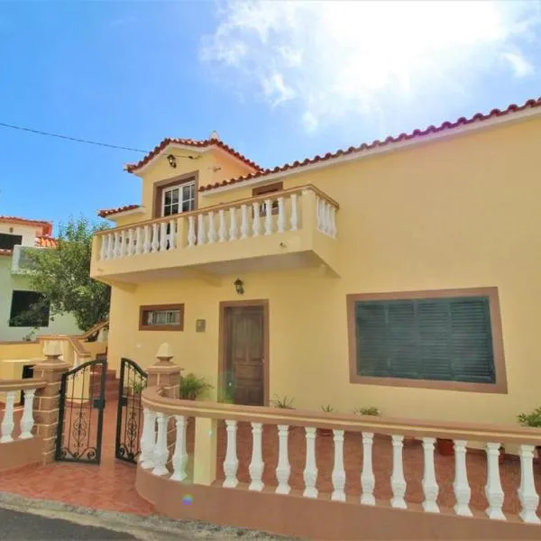 Charm Penthouse Ocean View, hotel in Calheta