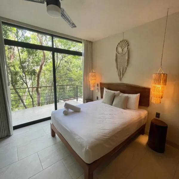Jungle View 2bed 2bath Condo/ Wi-Fi/ Pool/ Gym, hotel in Tulum