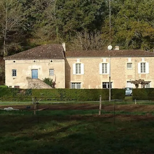 Location meublée au milieu d'un écrin de verdure Aux vieux fours, hôtel à Noaillac