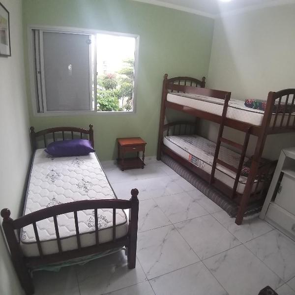 Guaruja. Excelente apartamento, localizado no melhor ponto da Enseada, a 200 m da praia. Possui restaurantes, mini shoppings e boulevard próximosar,  ambém a supermercados, farmácias e ao aquário do Guarujá. - Foto 2