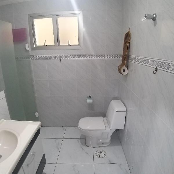 Guaruja. Excelente apartamento, localizado no melhor ponto da Enseada, a 200 m da praia. Possui restaurantes, mini shoppings e boulevard próximosar,  ambém a supermercados, farmácias e ao aquário do Guarujá. - Foto 3
