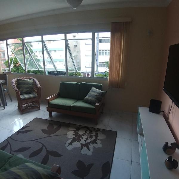 Guaruja. Excelente apartamento, localizado no melhor ponto da Enseada, a 200 m da praia. Possui restaurantes, mini shoppings e boulevard próximosar,  ambém a supermercados, farmácias e ao aquário do Guarujá. - Foto 5