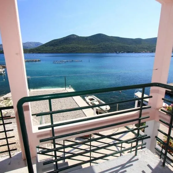 Apartments Žuronja، فندق في Putniković
