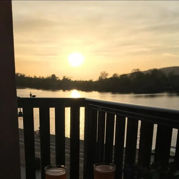 Apartman Darja sa pogledom na jezero, hotel v destinaci Ostrovo