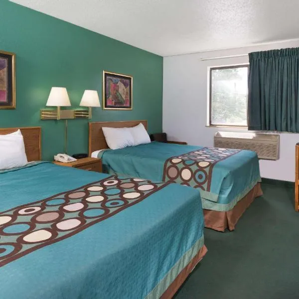 Super 8 by Wyndham New Stanton, hotel in New Stanton