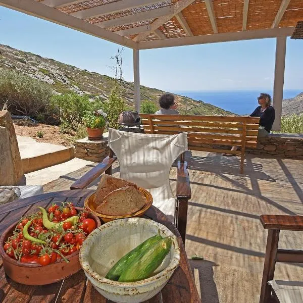 Traditional stone house 1bedroom, sea view, Syros, Hotel in Ano Syros