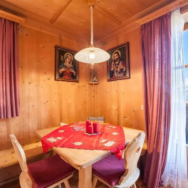 Hoferhof Apartement Bergspitze، فندق في تشينا