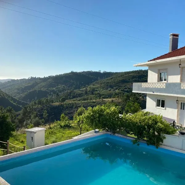 Quinta Janelas do Vale, hotel in Alqueidãozinho