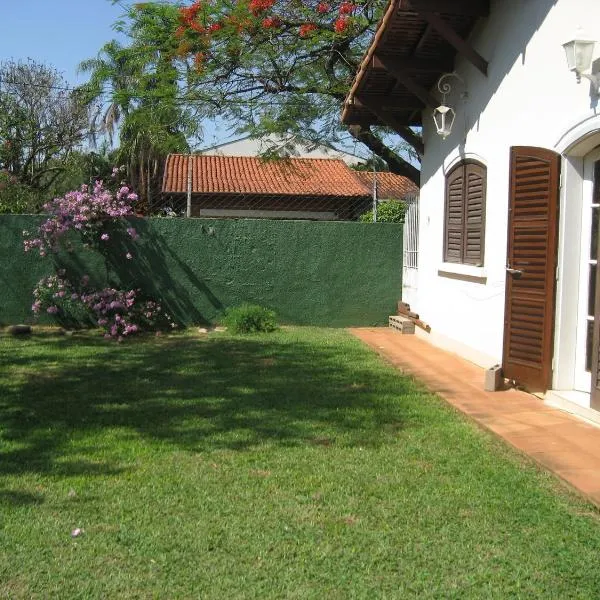 Hospedagem UniCanto, hotel v destinaci Campinas