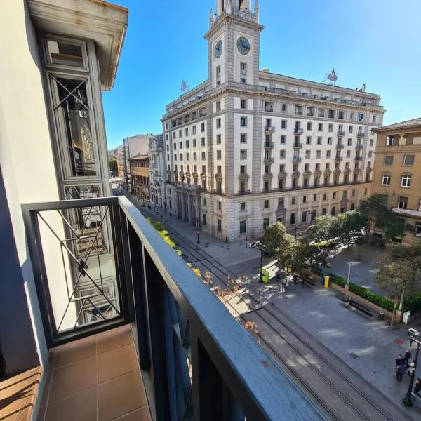 Dos Torres Ático Dúplex - Céntrico con Vistas a la Ciudad, hotel in Zaragoza