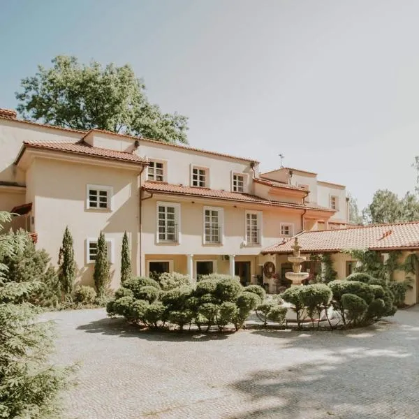 Villa Toscana Warszawa, hotel en Wiązowna