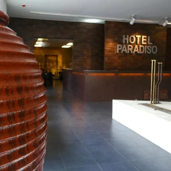 Hotel Paradiso، فندق في كامبانيا لوبيا