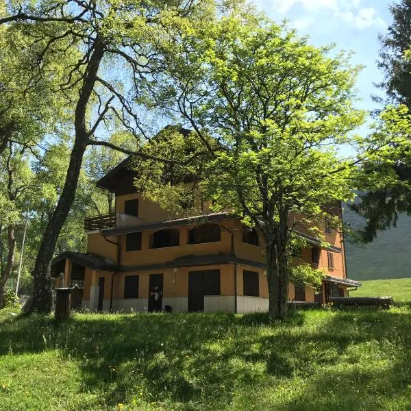 La Capanna di Pian delle Betulle โรงแรมในIntrobio