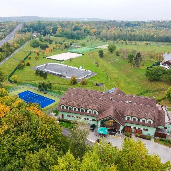 Benedikt Most, hotel u gradu 'Most'