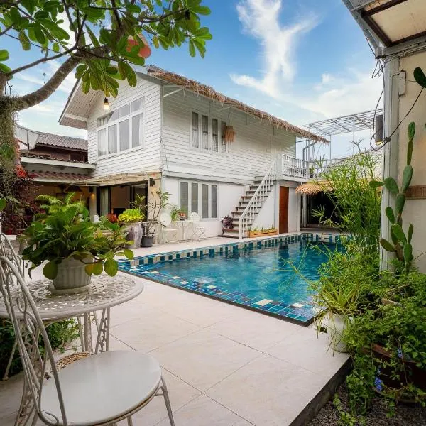 Secret garden pool villa โรงแรมในBan Wang Bot