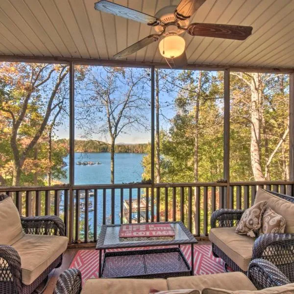 Lake Keowee Escape with Dock, Deck and Lake Access!, hotel v destinaci Six Mile