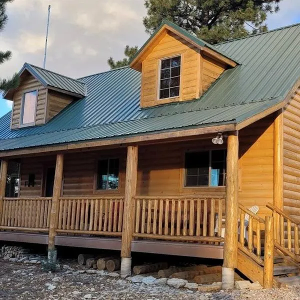 Log Cabin Zion Retreat. Walking distance to East Zion Trails, hotel i Orderville