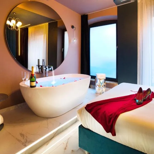 LIFE VOYAGE & SPA - Strasbourg's City Center Luxury Experience, hotel ve Štrasburku