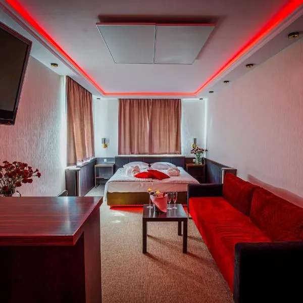 GLAMOUR - Restaurant & SPA, hotel in Przeźmierowo