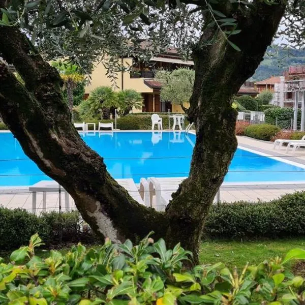 La Casa di Lella in residence con piscina, hotel v destinaci Paratico
