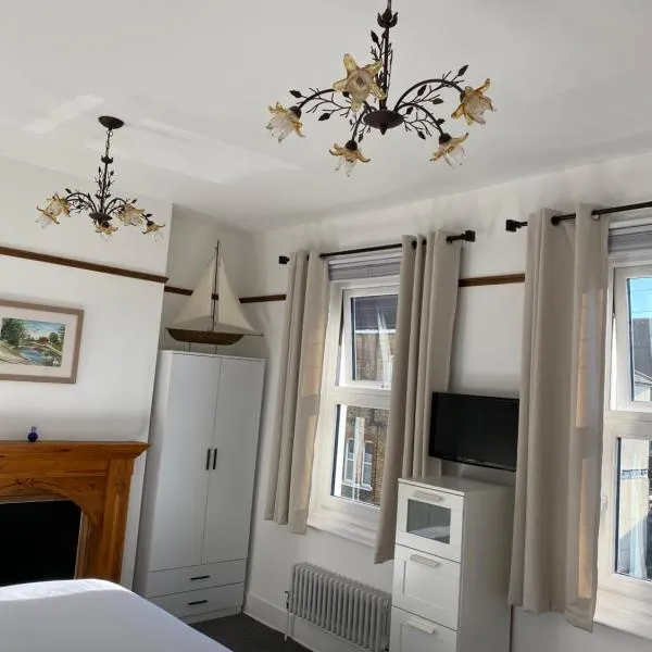 Cosy 2 Bedroom House -2023, 2024 &2025 award winner!: Ramsgate şehrinde bir otel