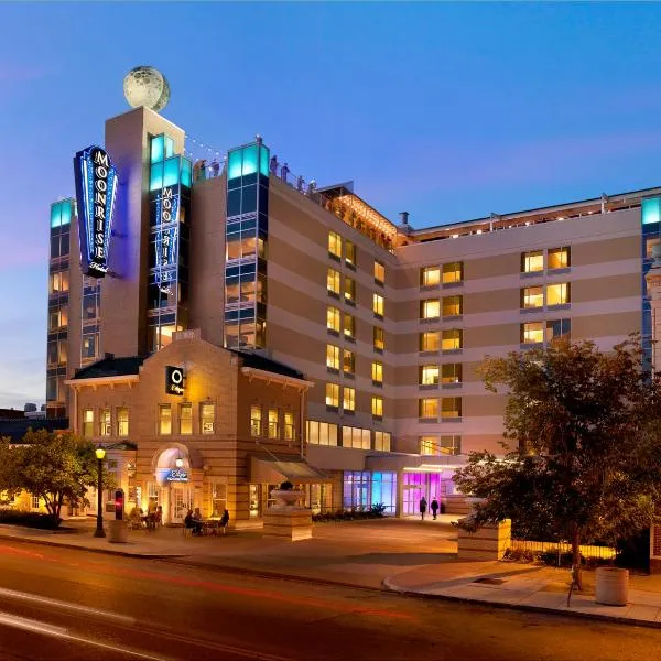 The Moonrise Hotel, hotel in Northwoods