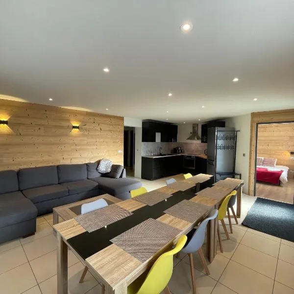 Appartement spacieux avec Sauna, Parking et Jardin - 115 m2 rez de chaussée, 8 couchages, hotel in Font-Romeu-Odeillo-Via